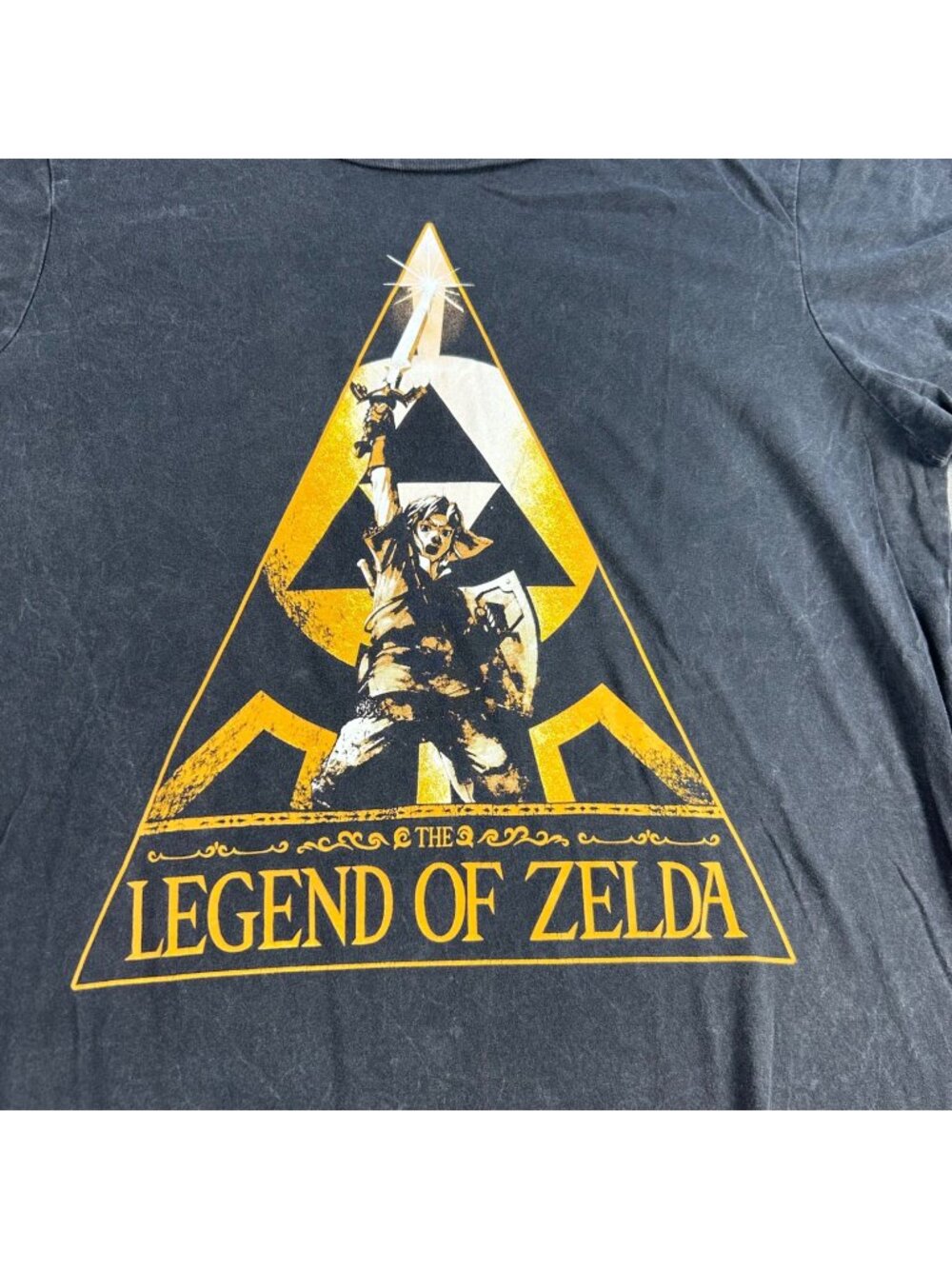 Legend Of Zelda Graphic T-Shirt Size M Black Gold Triforce Design 2015 Cotton